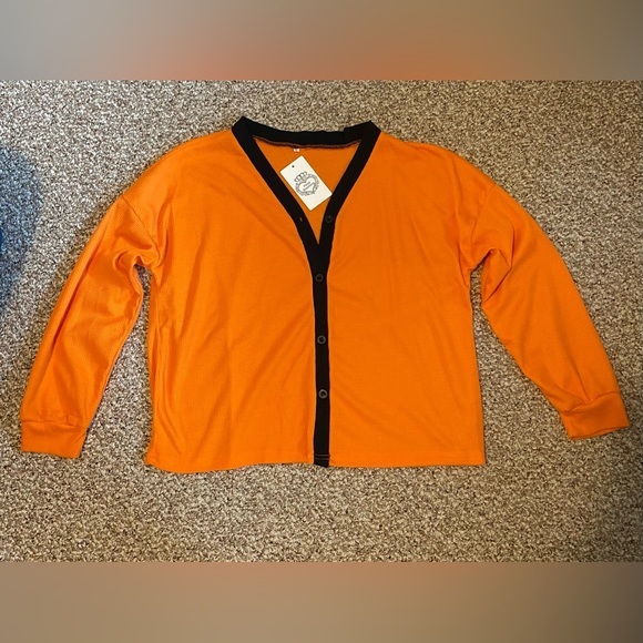 Floral Blooming textured top- NWT - Picture 2 of 7